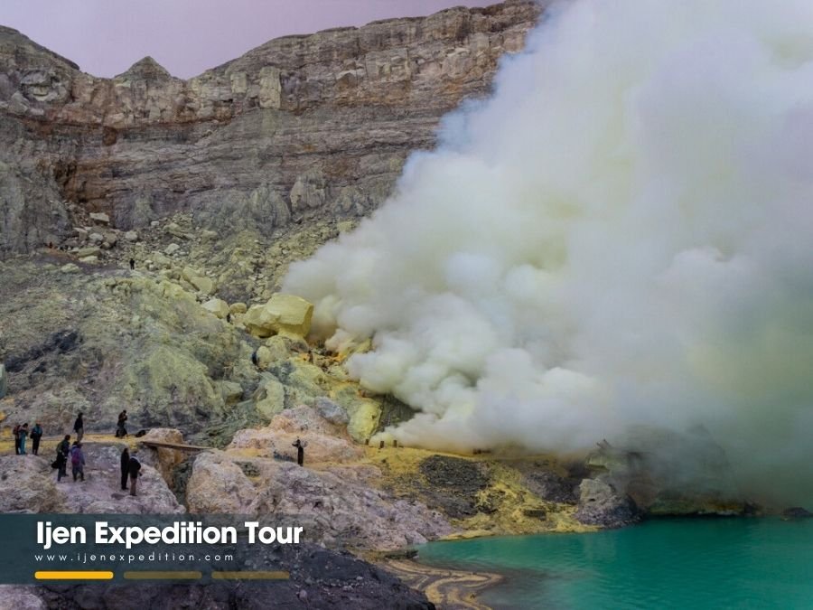 Ijen Crater turquoise lake at sunrise during Bromo Ijen private tour
