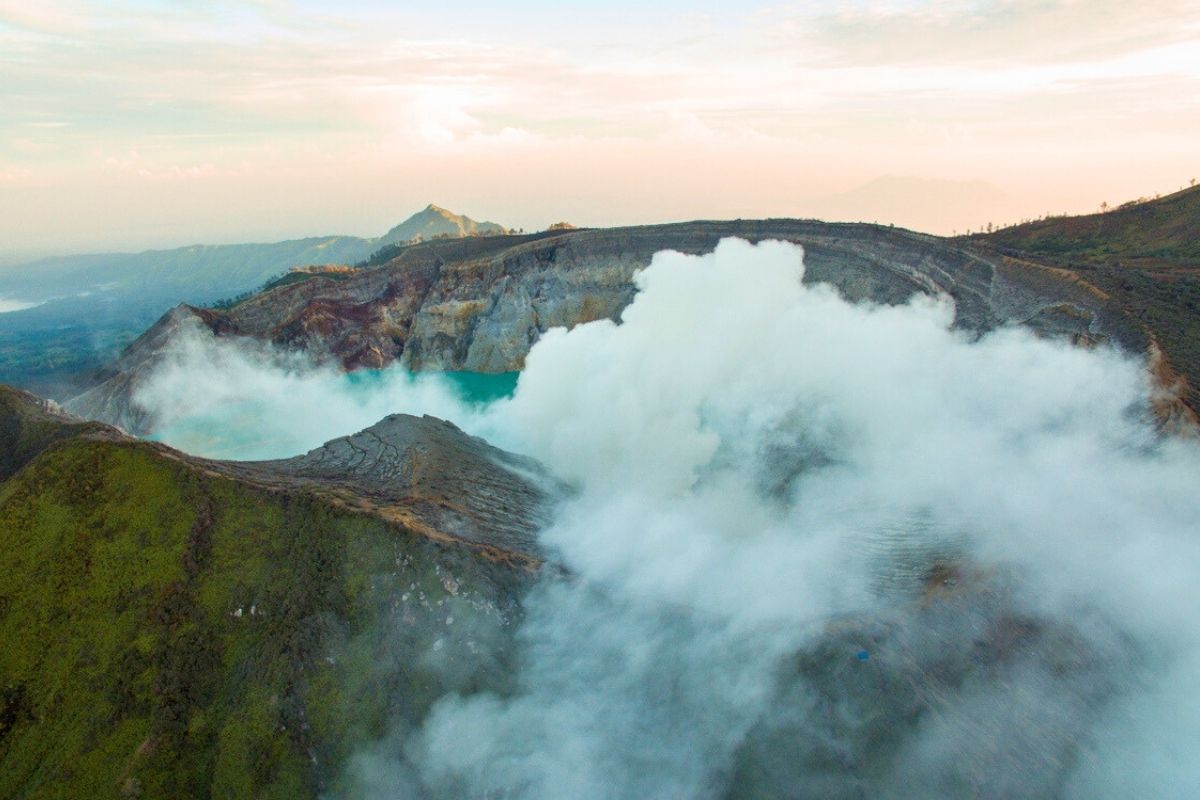sunrise view over turquoise lake at Ijen volcano